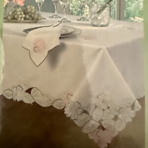 Vintage Homewear Spring Flower Cutwork Round Tablecloth 70” Floral NEW